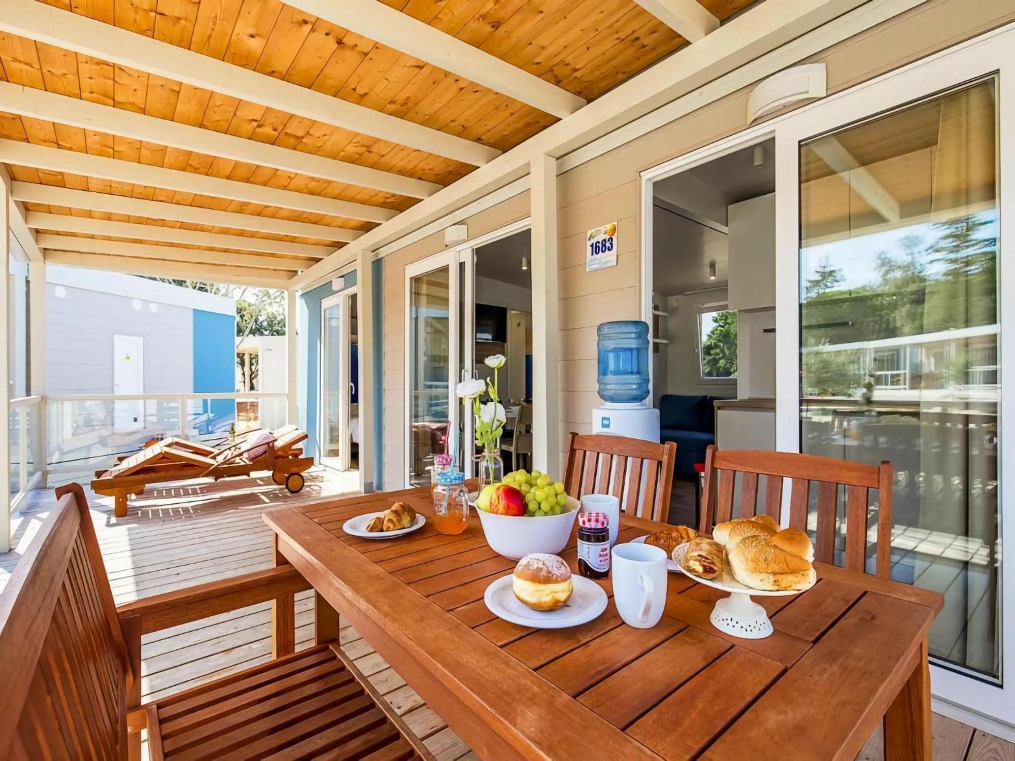 Mobile Homes Rosmarin In Strasko,